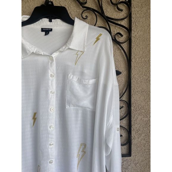 Torrid Drop Shoulder Button Front Top - Size 2X - Lightning White - Picture 6 of 10